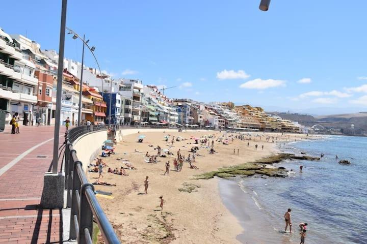 Green Water At The Beach Las Palmas Exterior photo